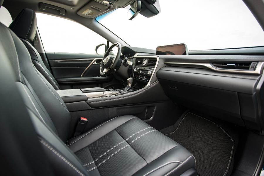 Интерьер Lexus RX450hL 2018 года  (NA) (фото 17 из 24)